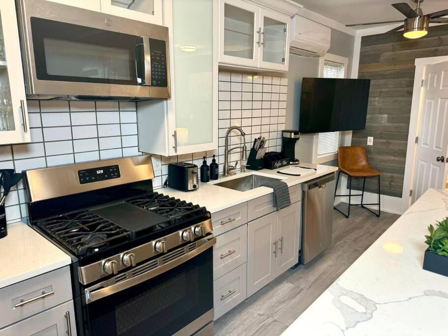 Апартаменты Little House On 47Th Кливленд Экстерьер фото